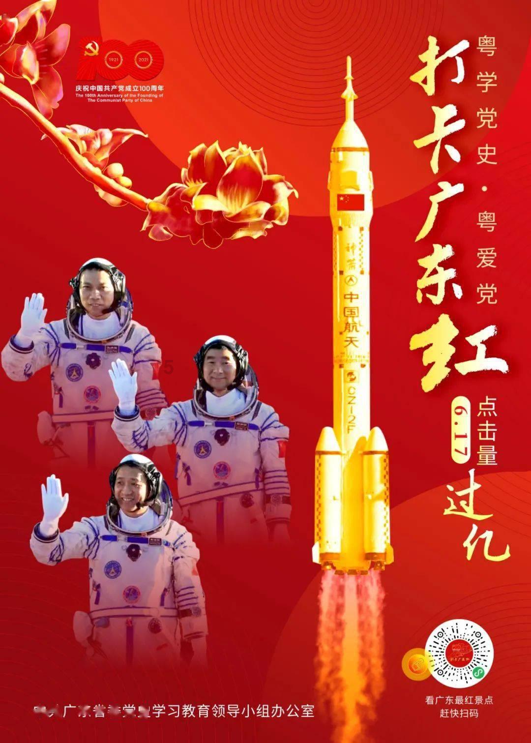 苏有朋受邀担任华表奖颁奖嘉宾,当年风采不减,黑框眼镜气质十足